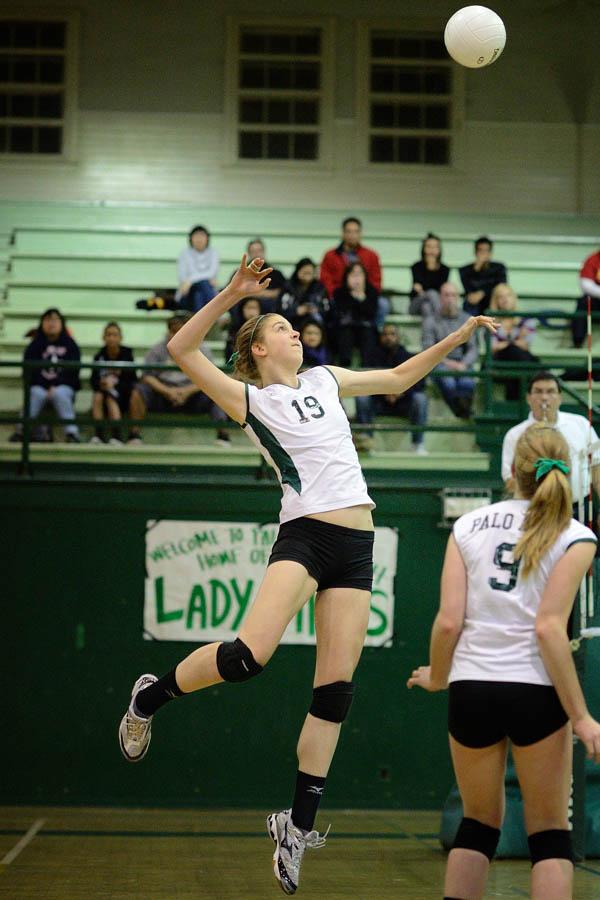 Volleyball kicks off quest for state championship with three game victory over Lincoln