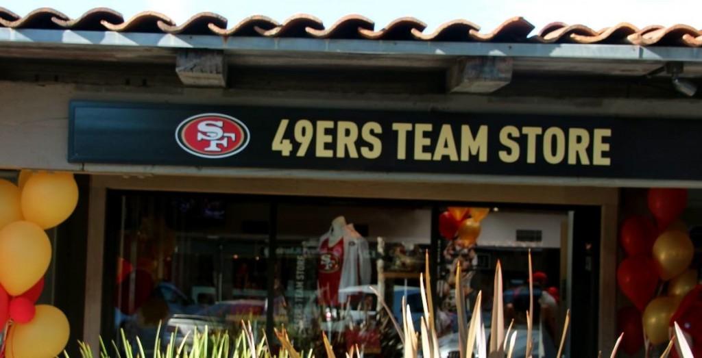 49ers team store opens at Town and Country – Viking Magazine