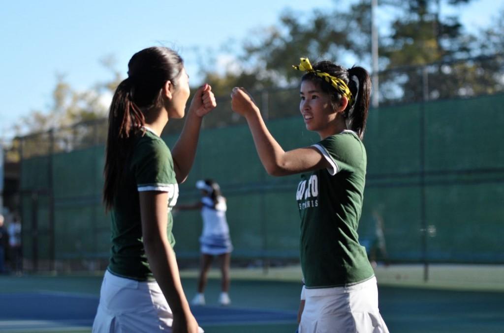 Girls tennis takes home 5-2 win in second-to-last league match 