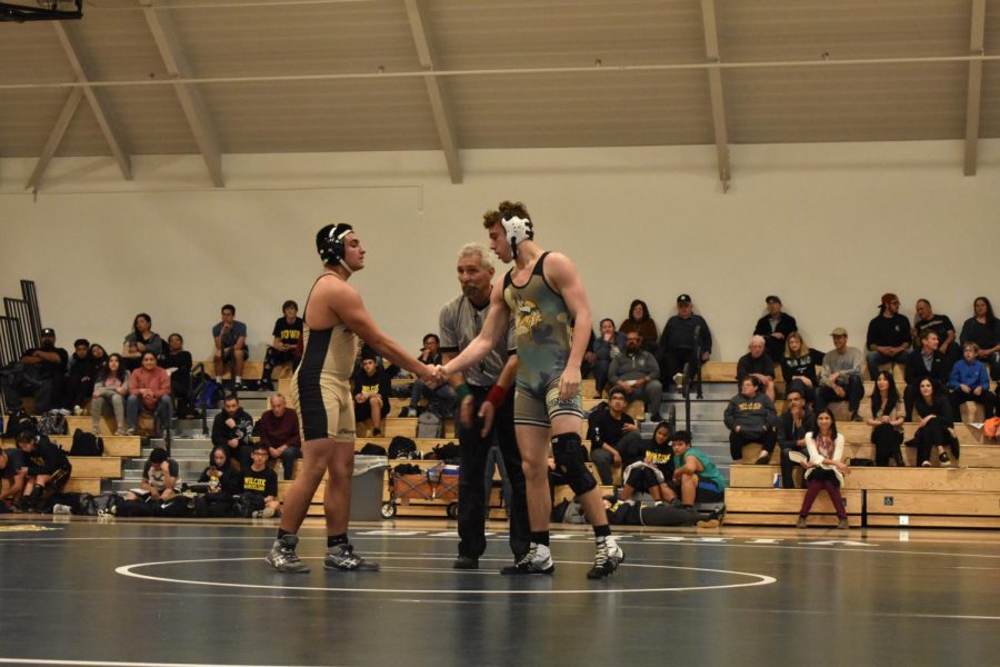 Paly+Wrestling+defeated+by+Wilcox%2C+44-27