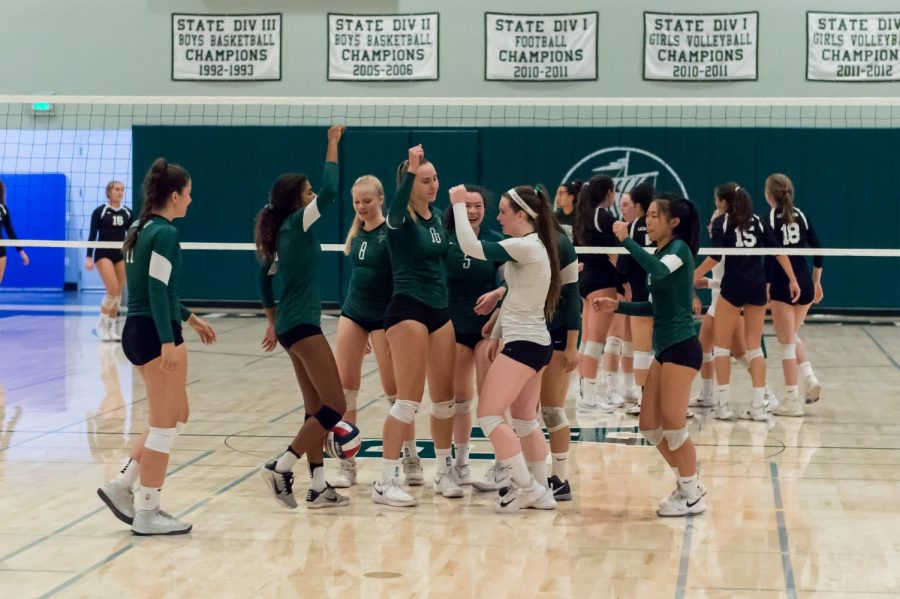 Girls Volleyball sweeps Los Gatos at home