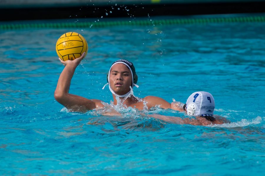 Jonny Pei (’21) shakes off his opponent during a game against Los Altos last year. 